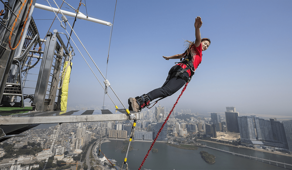 Top Adventure sports in Dubai,Dune Bashing,Sand boarding,Skiing,Sky diving,Bungee Jumping,Shark Diving,Flyboarding,Micro Lighting,Racing,Jet Skiing