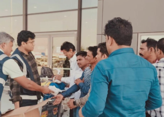 Rainfall in UAE, Volunteers tirelessly organized food and flights for stranded airport passengers
